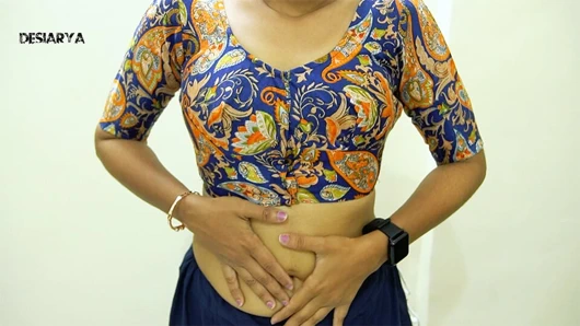 Hintli kadın vibratör kullanıyor