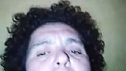 Şişman kızım yapay penisiyle oynuyor