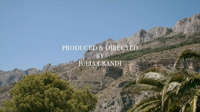 Vixen - evli mia komşu ile yoğun gizli bir ilişki yaşıyor