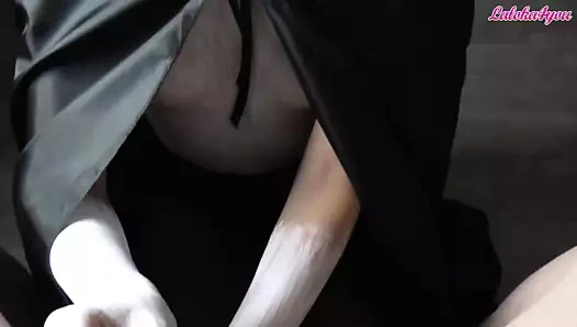 Tutkulu vampir kız büyük yarağı emiyor ve ağzına boşalıyor