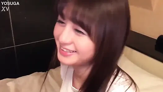 Büyük memeli Japon öğrenci. Bu, bir sınıfın sonunda çekilen bir kare videosudur. Çok değerli bir görüntü