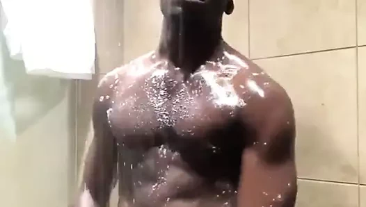 Sıcak siyah dev horoz içinde the duş