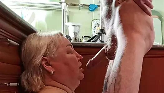 Kayınvalidemi ağzımdan sikiyorum, yüzüne ve ağzına döl yutarak boşalıyorum