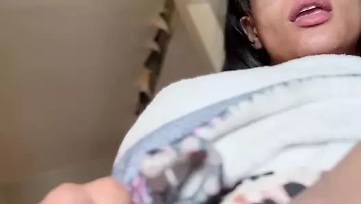 Siktiğim beyinlerimi yalıyorum