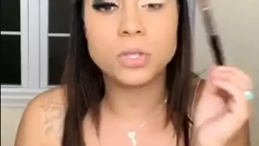 Seksi göğüslerin boşalmaya ihtiyacı var