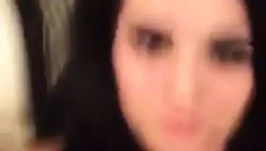 O çok azgın hissediyordu