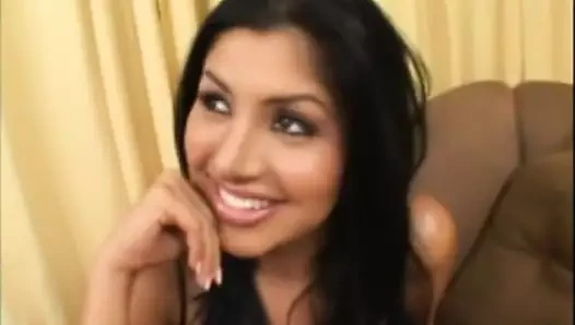 İri göğüslü fahişe ateşli amını siktiriyor