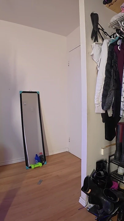 Kadın kılıklı hizmetçi kendini bağlamadan erken kaçıyor | Klip 2