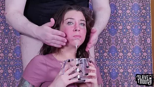 Dövmeli gırtlağından sikiliyor