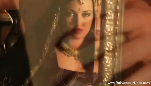 Hint şelalesinin güzelliği birçok erkeği baştan çıkarıyor