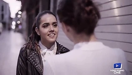 Brunette aux gros seins baisee dans la cuisine per son