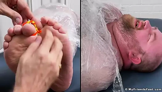 MyFriendsfeet: Tommy Bearhama mumyalanıyor ve ayak gıdıklıyor