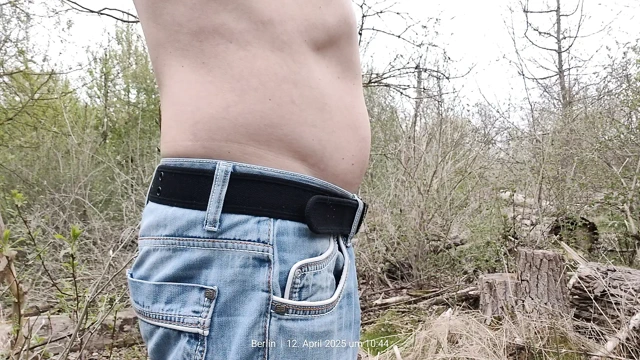 Azgın doğada Berlin'de mastürbasyon yapıyor