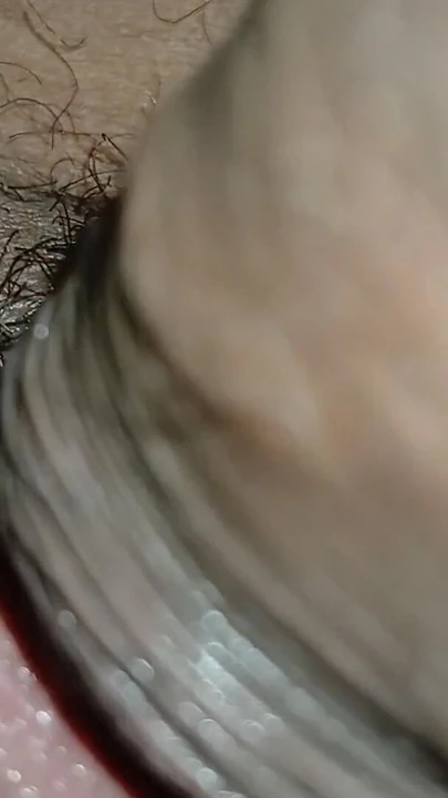 Обязательный для просмотра момент из "Сводный брат заставил свою сводную сестру пососать его член и трахнул ее киску"