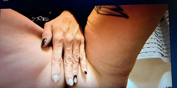 Seni küçük düşürürken kıllarımı kırpıyorum