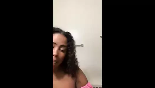 Valenti31361672 - amcık gösterisi