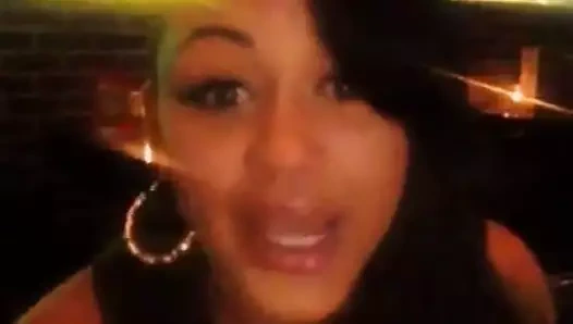 Lisa lee bir erkeğin nasıl elde edileceği hakkında konuşuyor