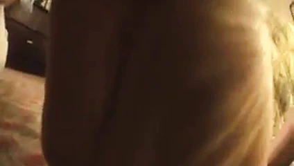 Seksi brunet ayak bakış açısı