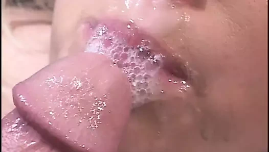 Sarışın bal alır onu dallama yaladı ve becerdin tarafından bir sert horoz züppe