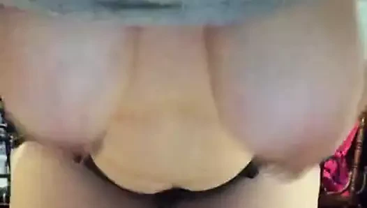 Zıplayan göğüsleri