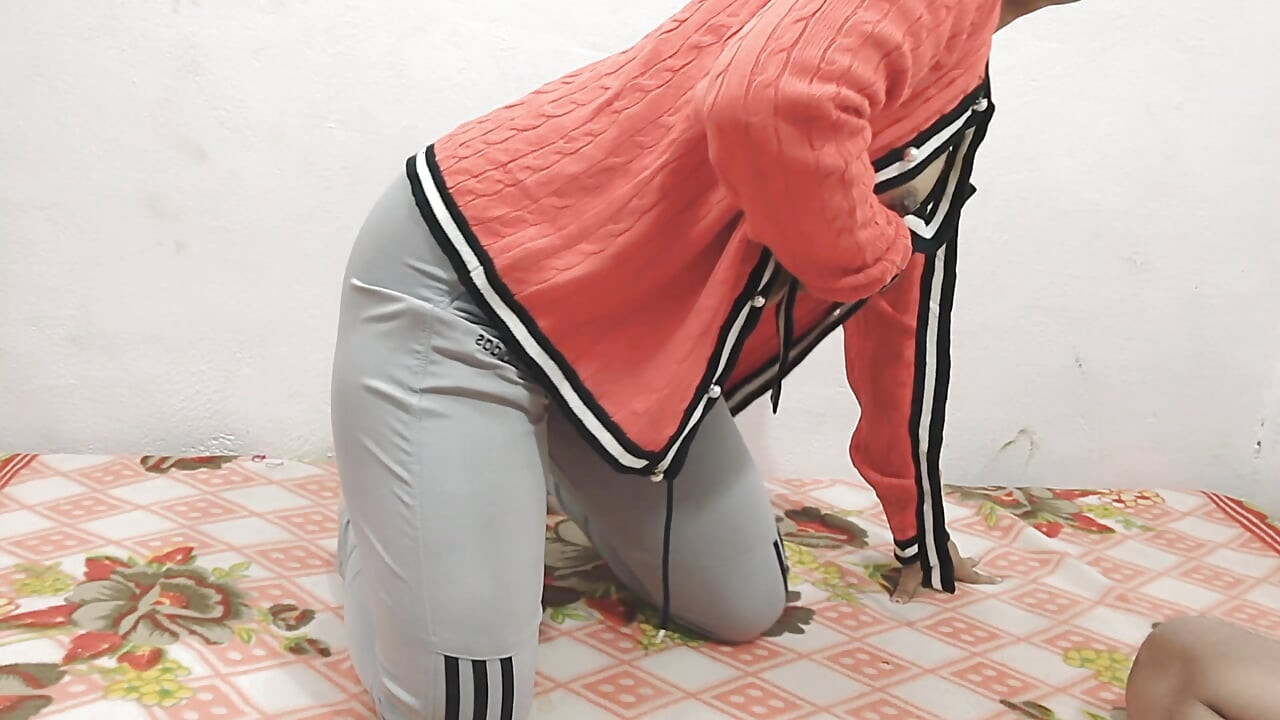 Beni doğru delikten sik - seksi kız erkek arkadaşıyla sikişiyor