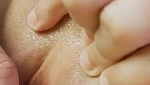 Amcığımı azdırmak için yeni oyuncağımı kullanıyorum