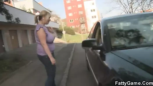 seksi tombul sarışın alır yukarı onu için oyun