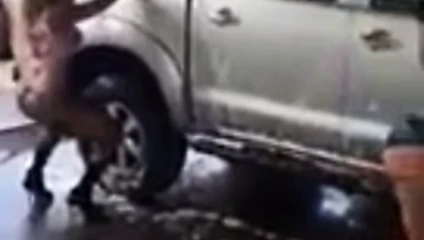Moviendo el culo bien rico