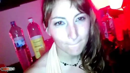 Avrupalı hatun charlotte de castille anal ve kanepede oral seks partisi
