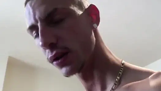 Matt Arap tarafından spor ayakkabı içinde xxl yarakla kullanılıyor