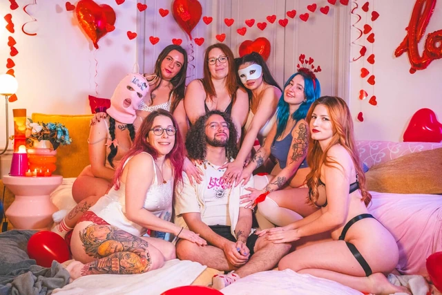 KHALAMITE Мой бойфренд не знает, кого выбрать среди 7 девушек - обратная гэнгбэнг-оргия Française