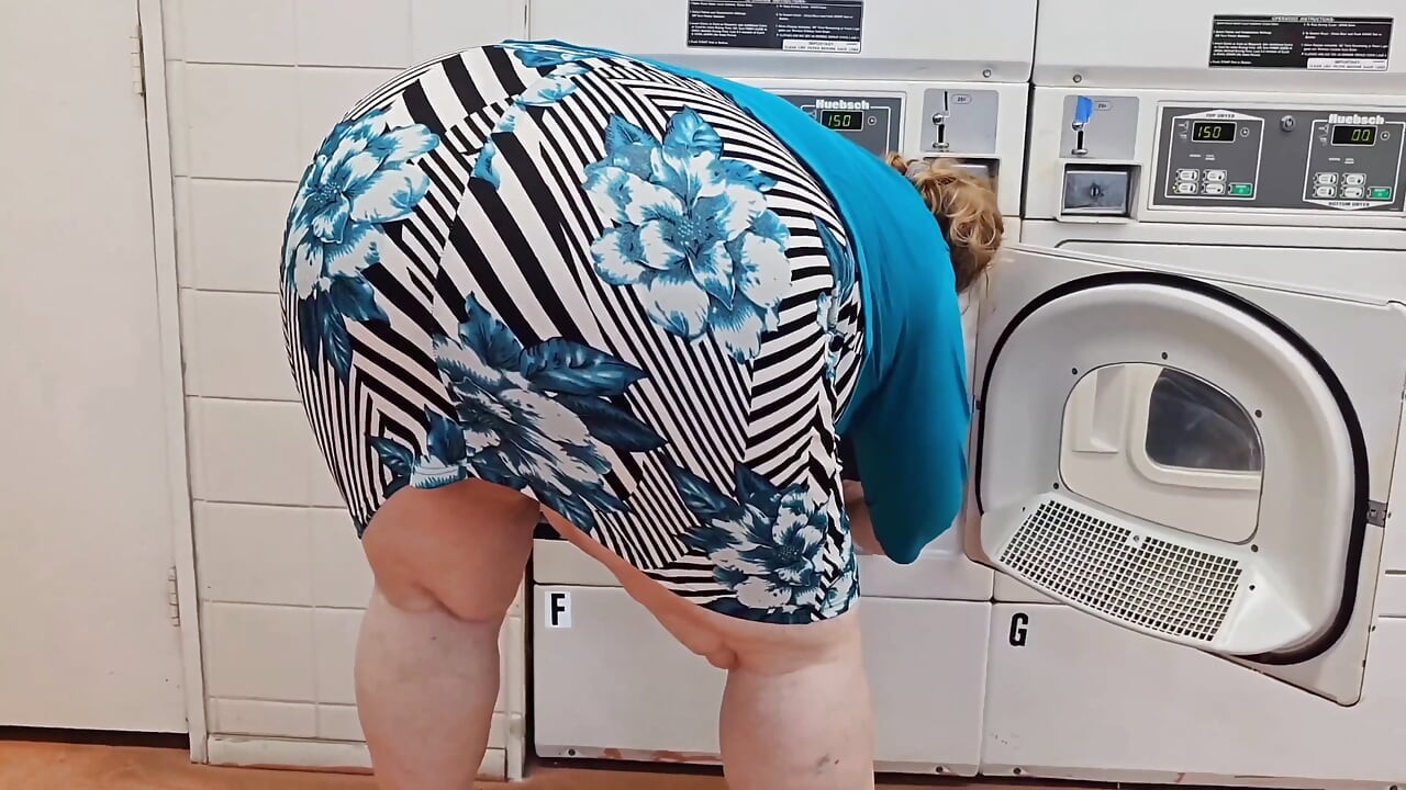Bakım görevlisinin bacaklarımı görmesine izin verdim ve çok azdı ve amımı dölüyle doldurdu