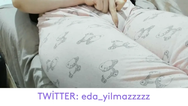 CAMEL TOE- PİJAMAYLA MASTURBASYON- KABARMIŞ AM- ŞİŞMİŞ AM- BÜYÜK AM- TURK PORNO- TURK MİLF