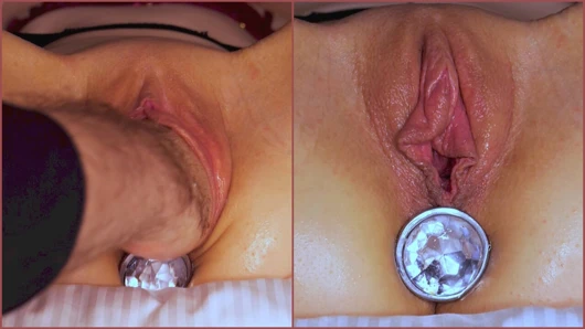 Göte gerçekten büyük bir göt tıkacı varken amına yumruk sokma - yoğun amcık esnetme