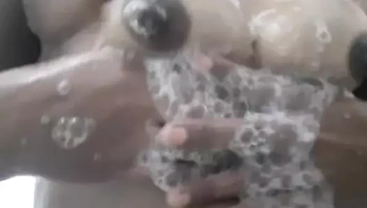 Köylü kızın viral duş videosu 2023, Bangladeşli