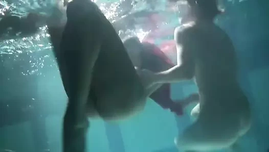 Lilia Mihalkova and Natalia Kupalka underwater lesbians