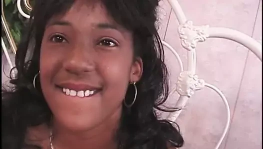 Busty genç abanoz alır onu beceriksizlik yemiş önce iri parça çivi onu