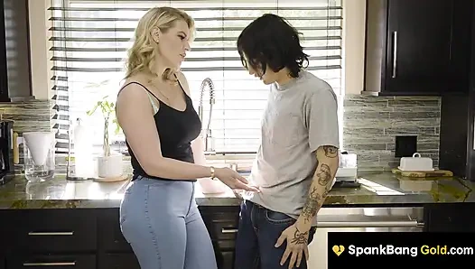 Spankbang gold - sarışın üvey orta yaşlı seksi kadın üvey oğlunun yarağını istiyor - rachael cavalli
