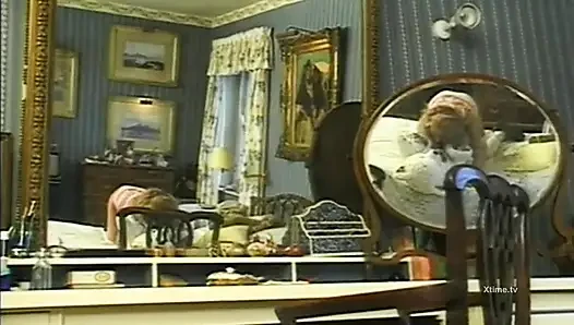 İki beyaz ve yaramaz üniversiteli kız odalarında zenci bir adam tarafından sikiliyor!