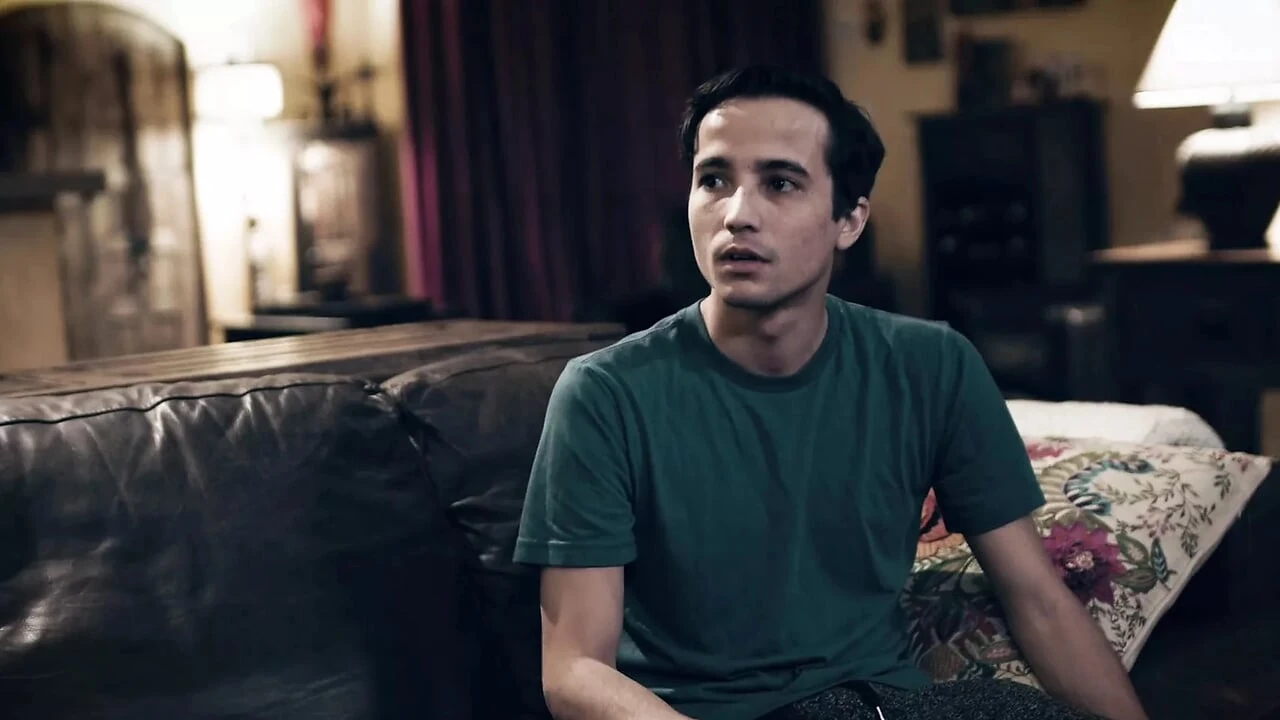 शुद्ध वर्जित ईर्ष्यालु बेटा सौतेले पिता को चिढ़ाने के लिए सौतेली माँ को बहकाता है