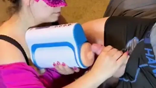 Üvey oğlumun boşalması sonsuza kadar sürüyor.