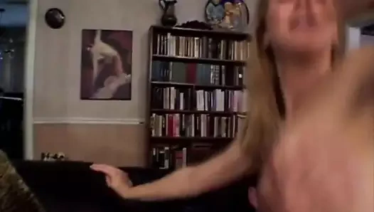 minyon sarışın kovboy poz analized