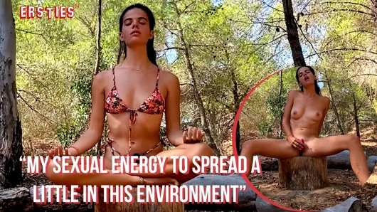 Ersties - Dina mastürbasyon yaparken doğayla bağlantı kuruyor