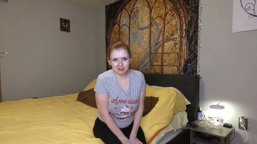 Üvey Anne Üvey Kızını Lezbiyen Hizmetçiye Dönüştürüyor