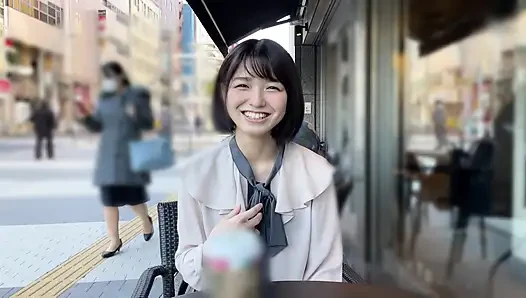 A118F01 A classic idol-level small face and a cheerful smile with a natural girl in a private shoot at a love hotel! A cute smile and a facial finish!