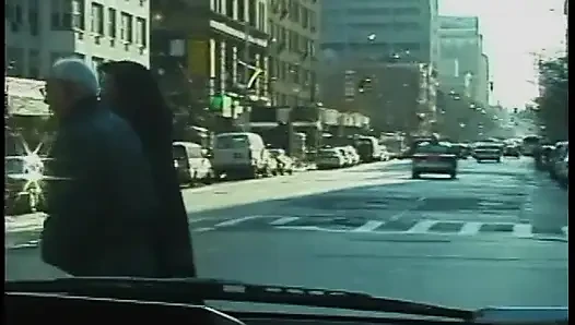 Şehir trafiğinde onu arabada küçük düşüren sapık ile banliyö kızıl saçlı araba sikişiyor