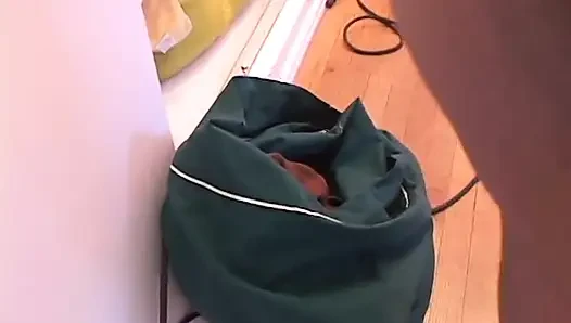 Muhteşem hatun büyük bir direğin tadını çıkarıyor ıslak amcığını içeride sikiyor
