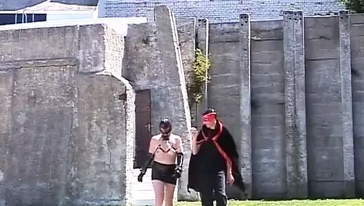 Alman fahişe sapık bdsm eyleminin ardından yarak emiyor