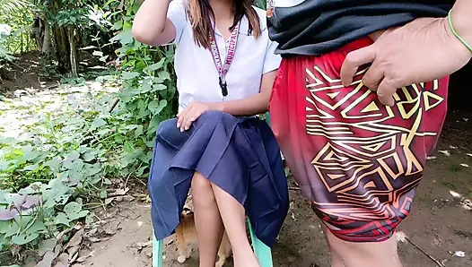 üvey kız açık havada üvey babası tarafından cezalandırılıyor