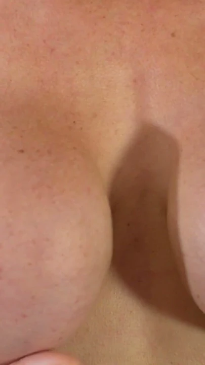 MilfTrip MILF Baştan Çıkarma Sahnesi - İri Göğüslü İngiliz Sarışın | Bölüm 1